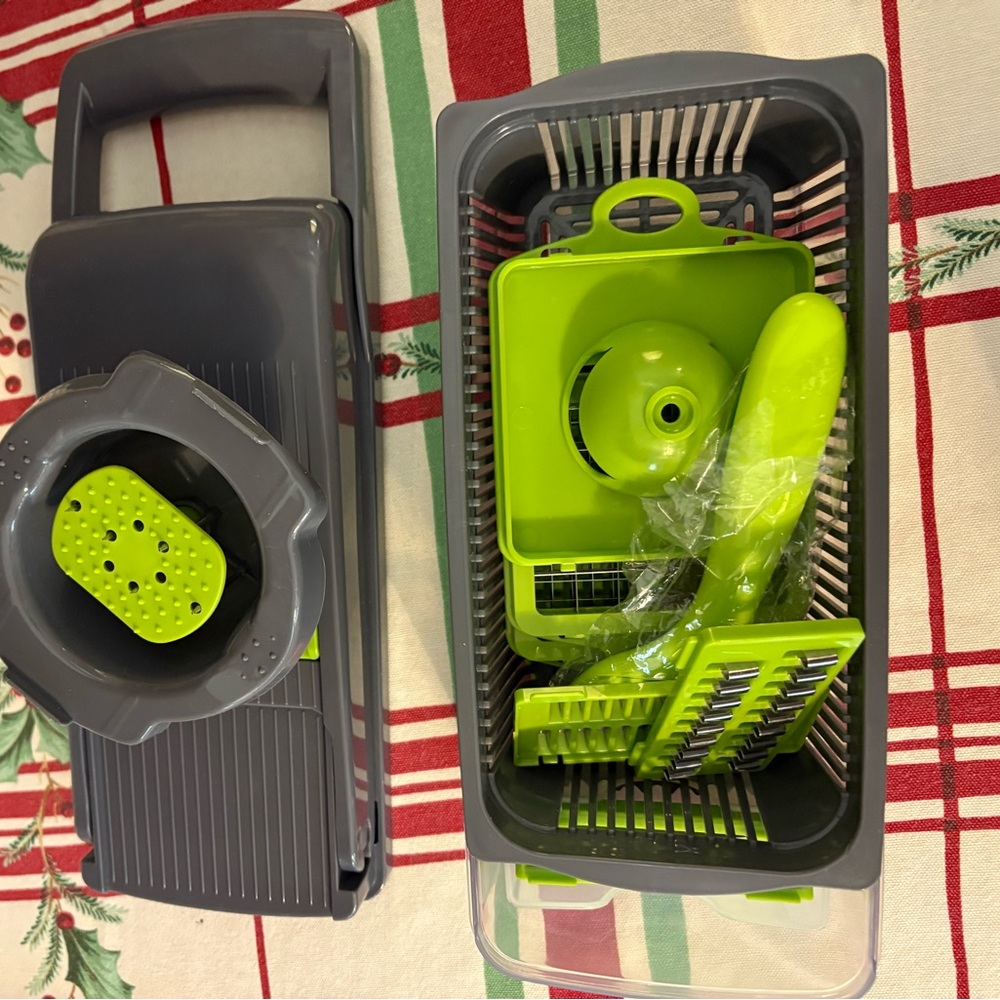 Still n box vegetable chopper, multi-functional one piece vegetable cutter